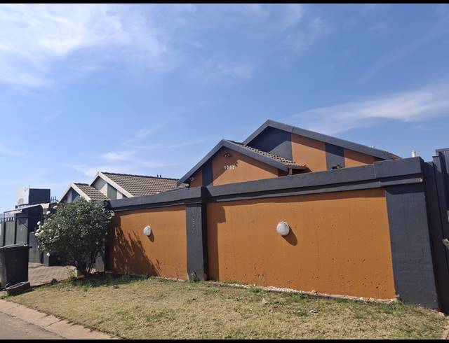 3 BEDROOM FREEHOLD FOR SALE IN SKY CITY